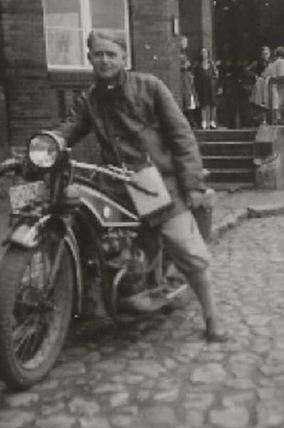 Heinrich W.  mit Motorrad